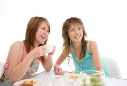 FreeGreatPicture.com 21137 women in urban lifestyle